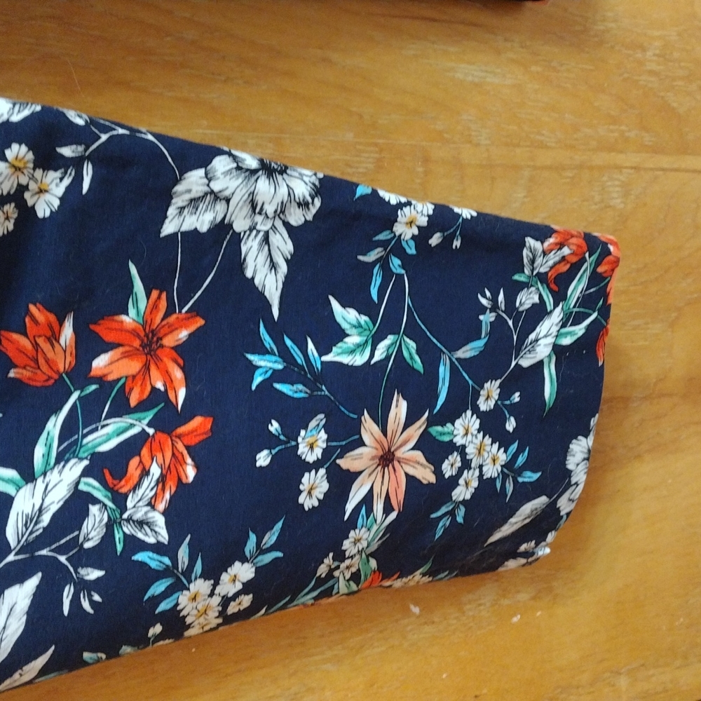 Roz & Ali floral print pants. Size 16W - Picture 7 of 12